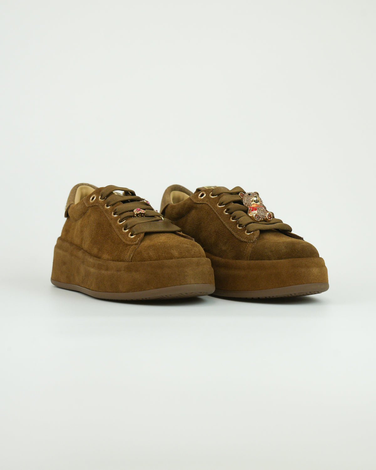 Sneaker con applicazione gioiello