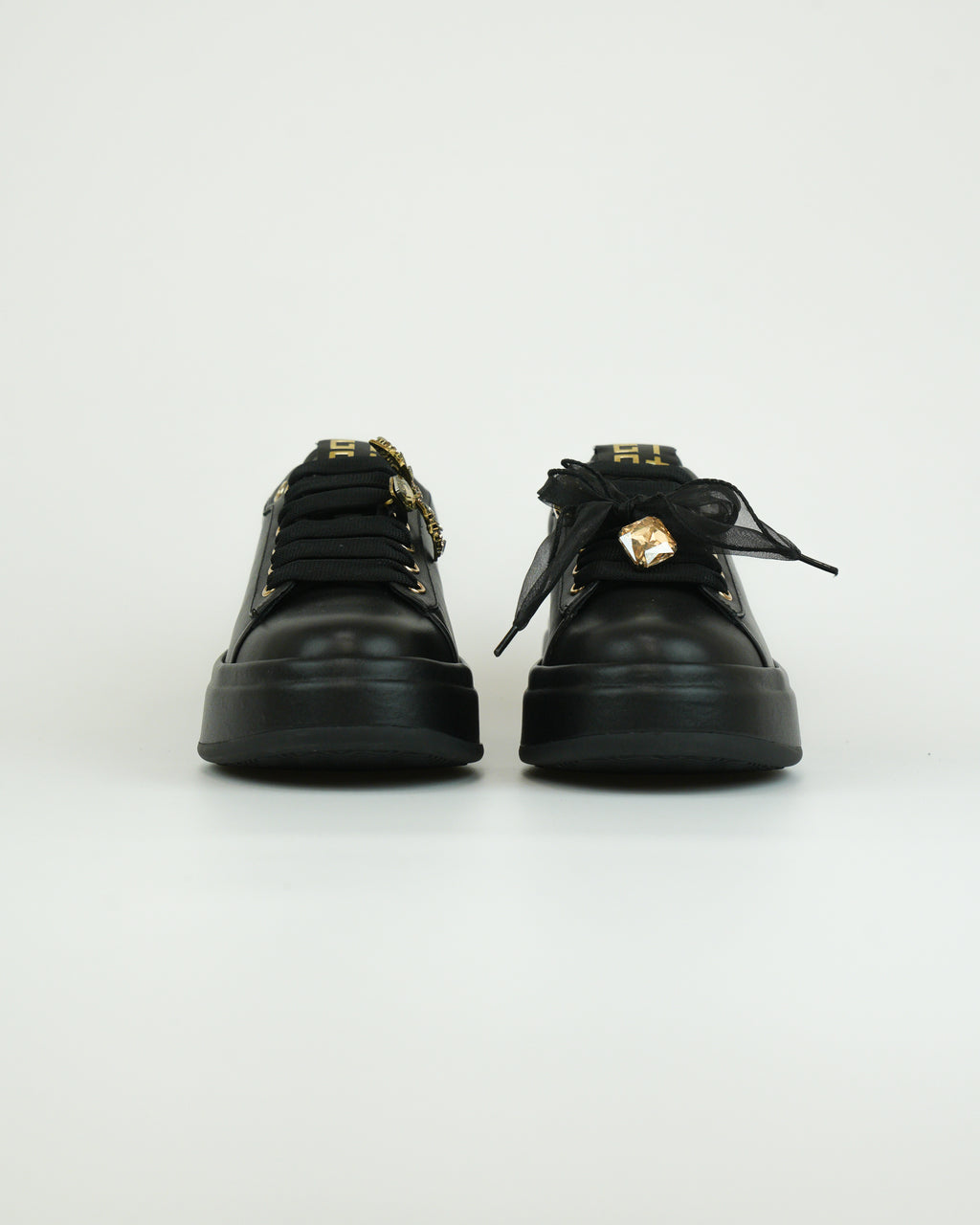 Sneaker con lacci in raso e dettagli animalier