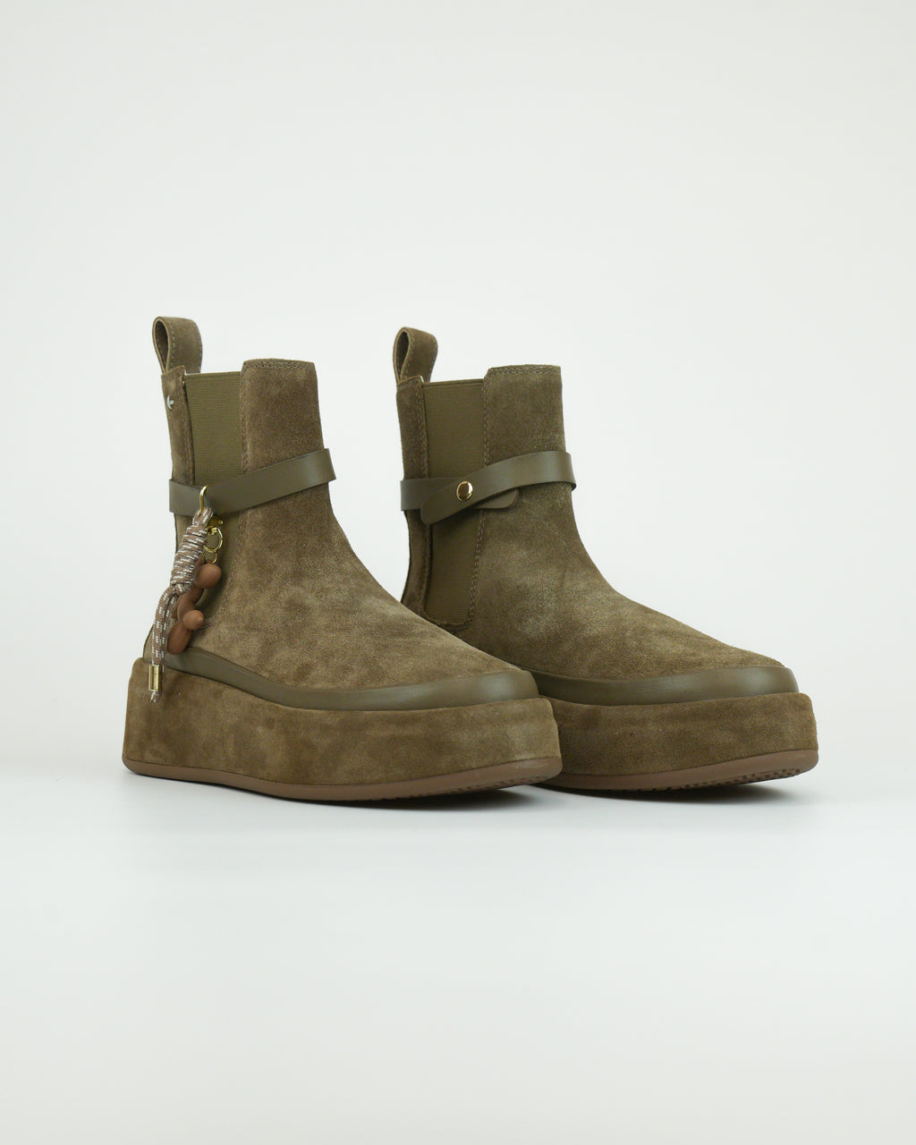 Stivaletto in suede con dettagli gioiello