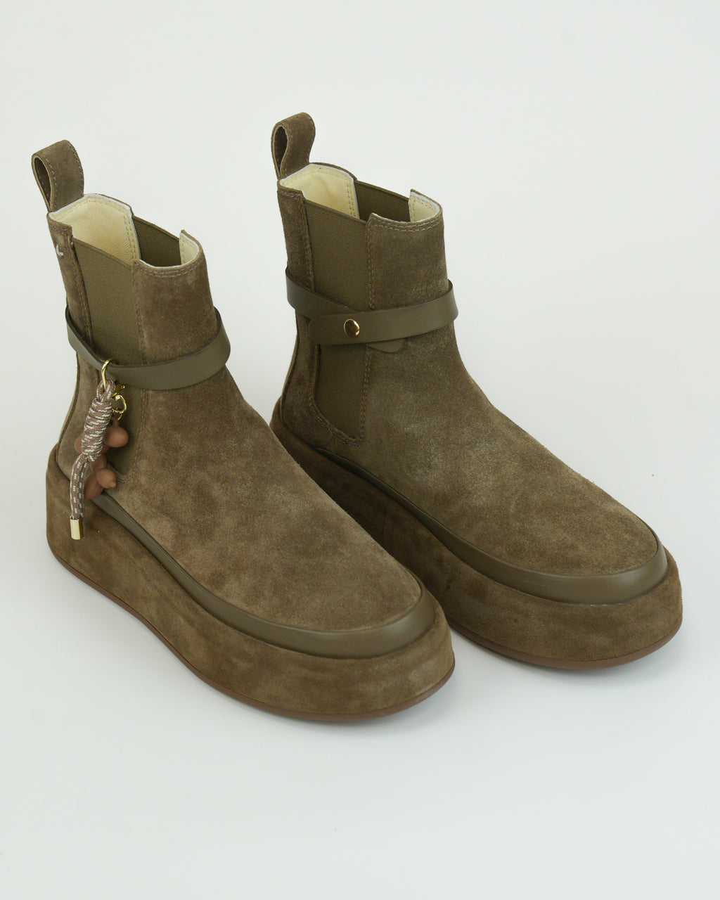 Stivaletto in suede con dettagli gioiello