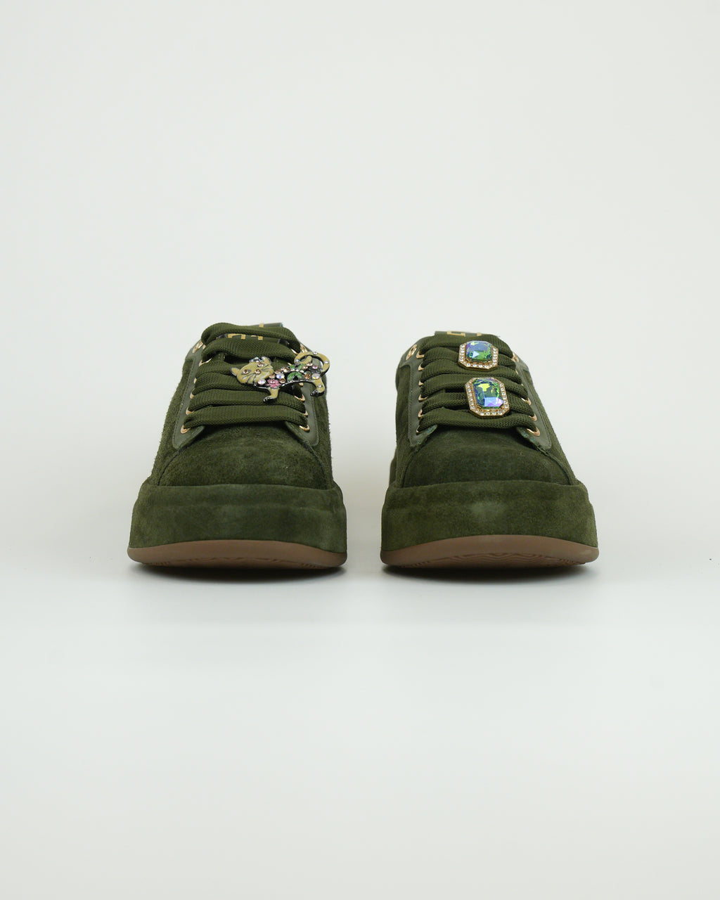 Sneaker in suede con applicazioni gioiello