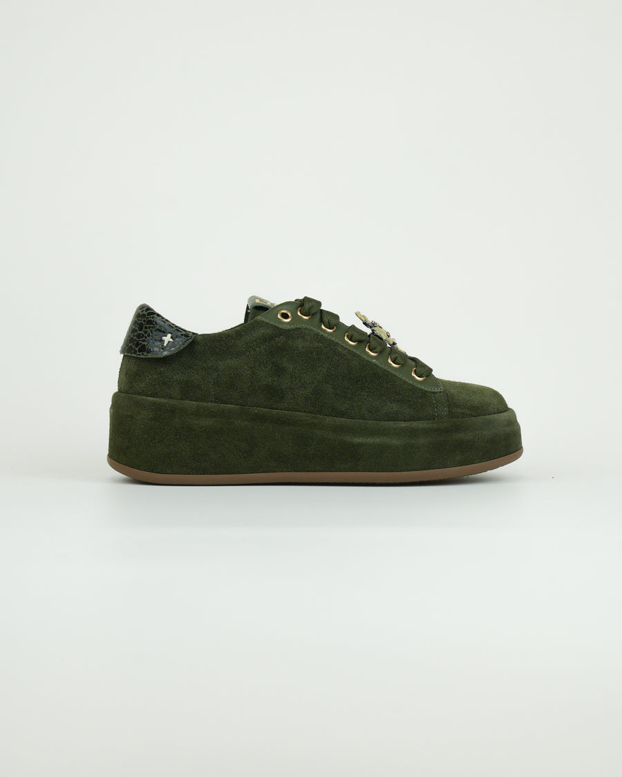 Sneaker in suede con applicazioni gioiello