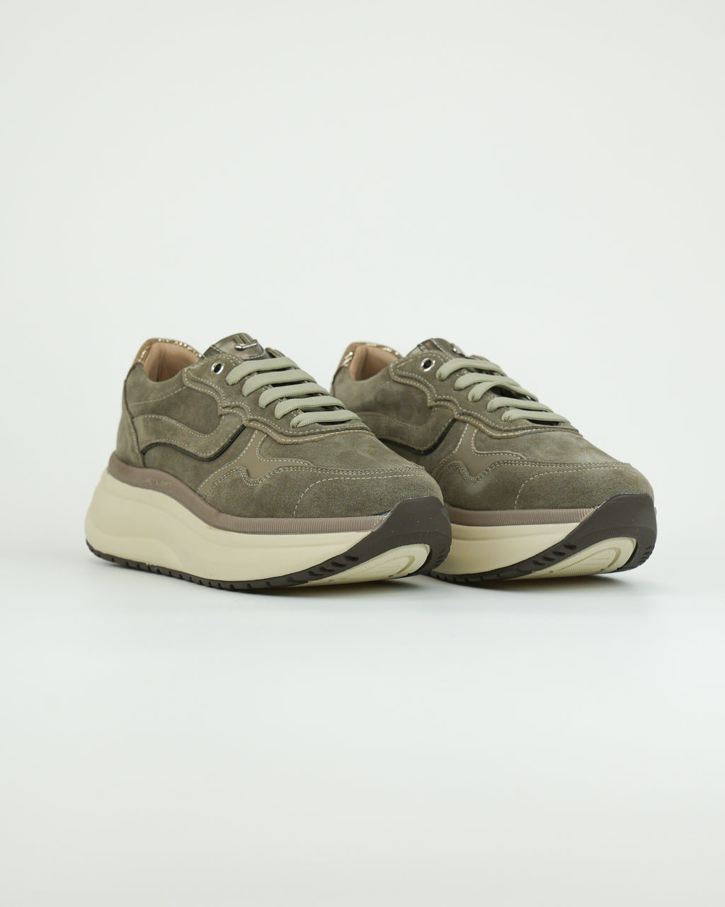 Sneaker in camoscio