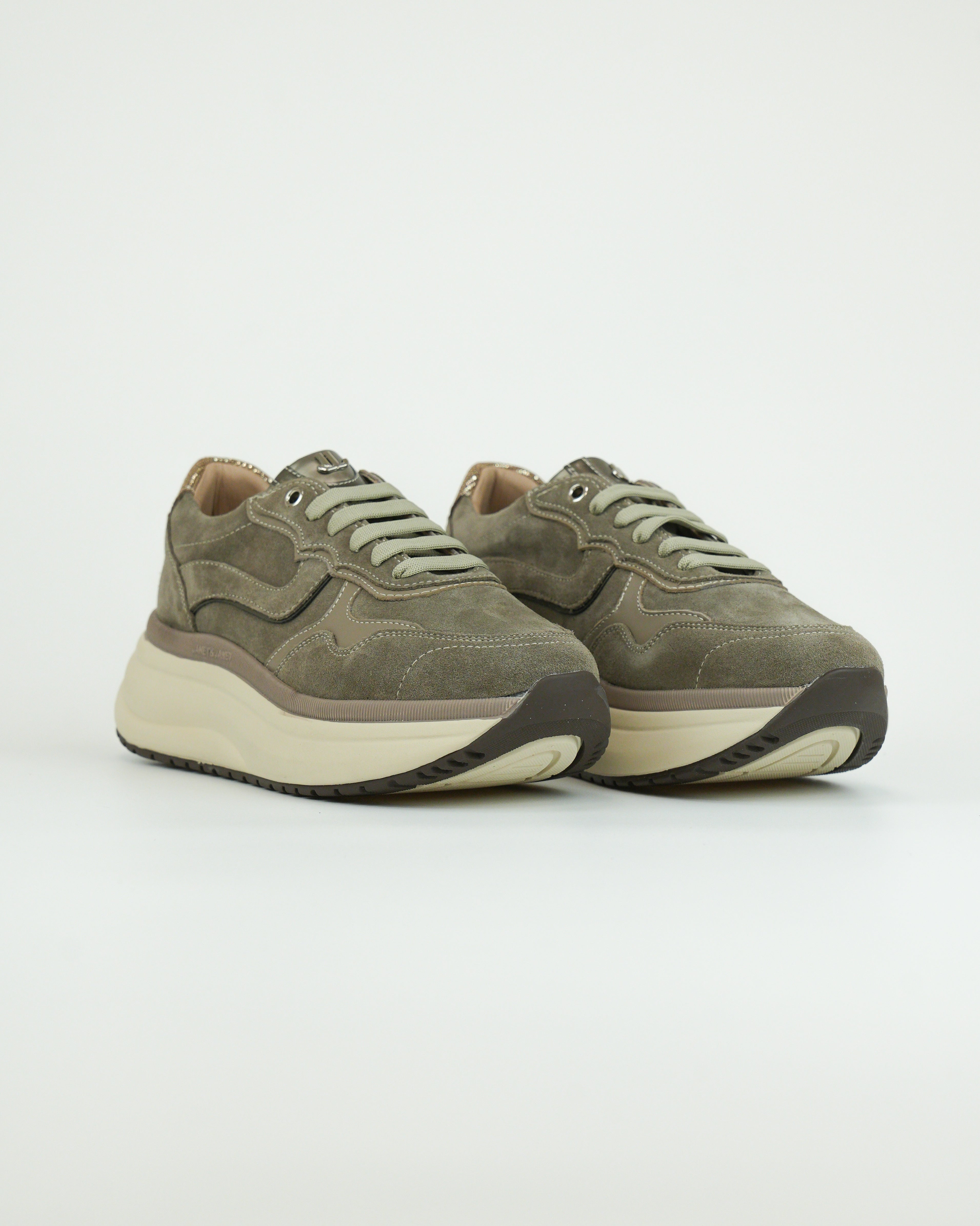 Sneaker in camoscio