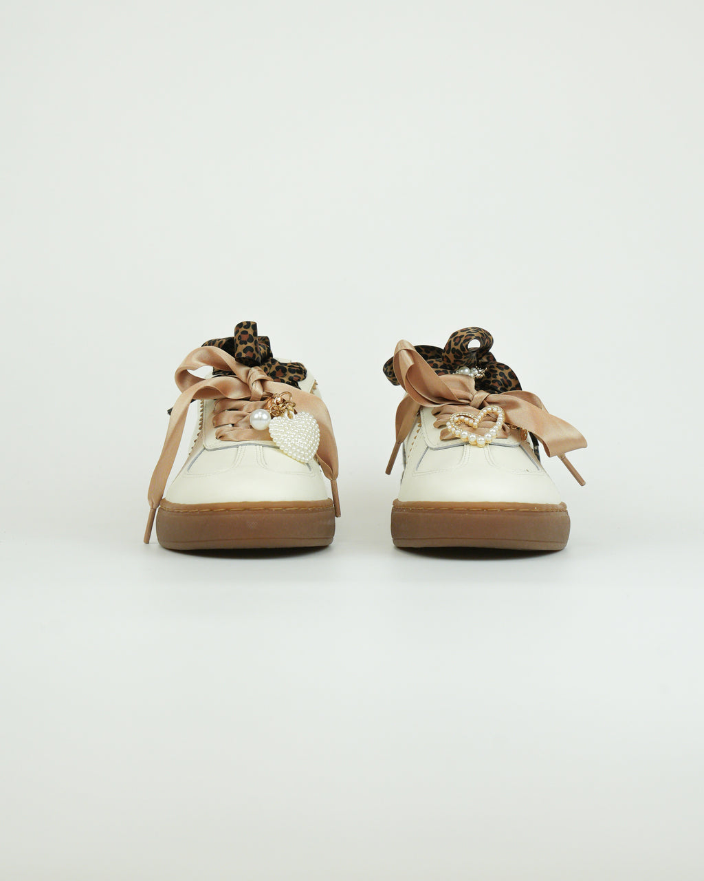 Sneaker con lacci in raso e dettagli animalier