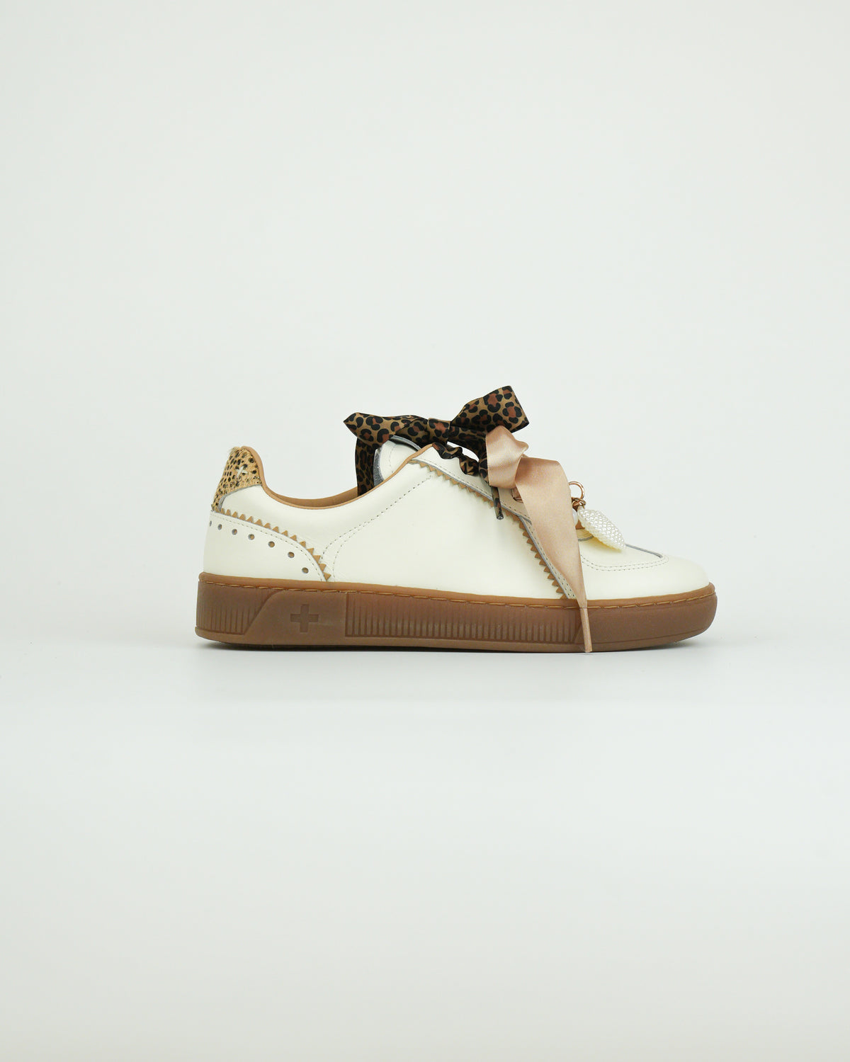 Sneaker con lacci in raso e dettagli animalier