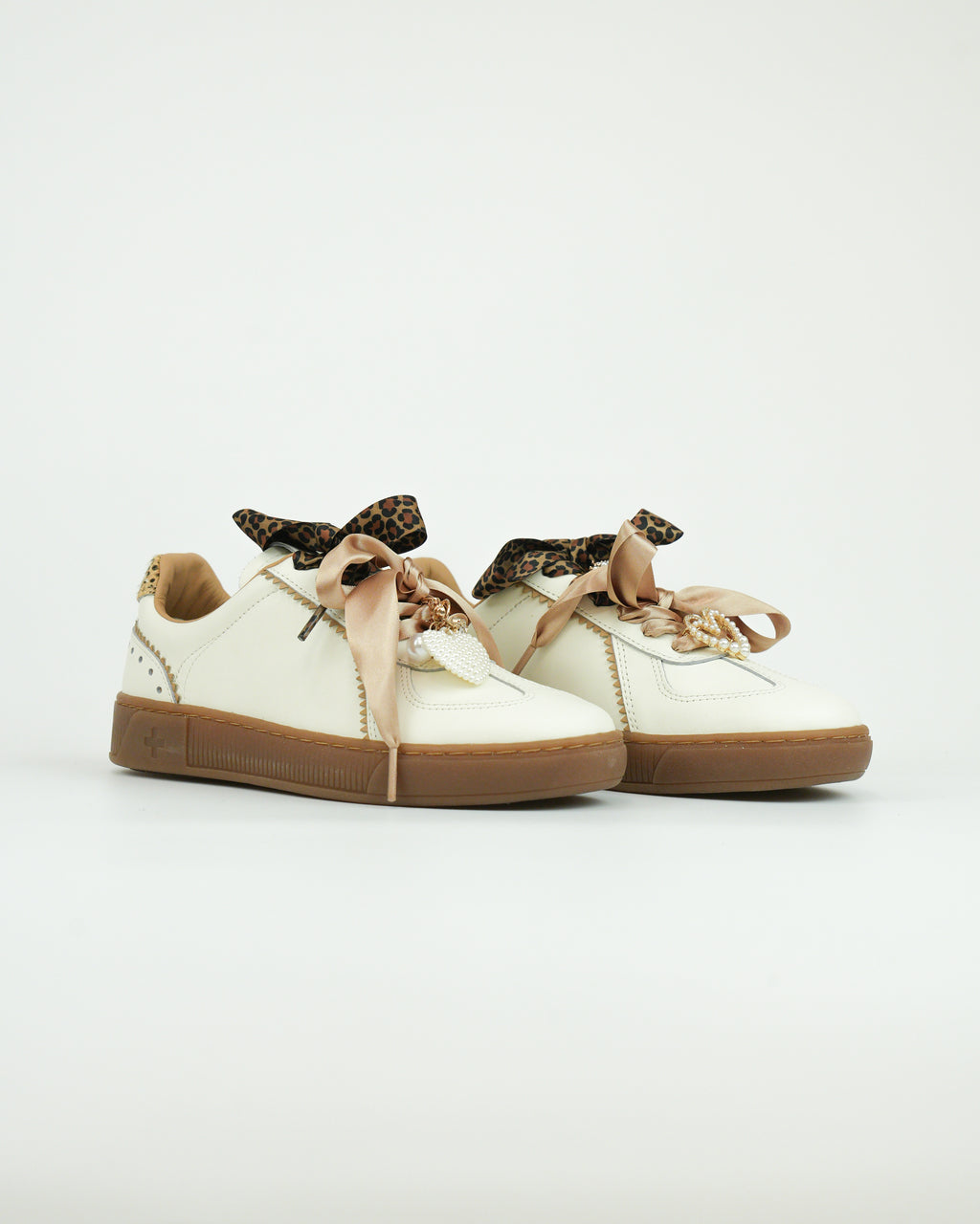 Sneaker con lacci in raso e dettagli animalier