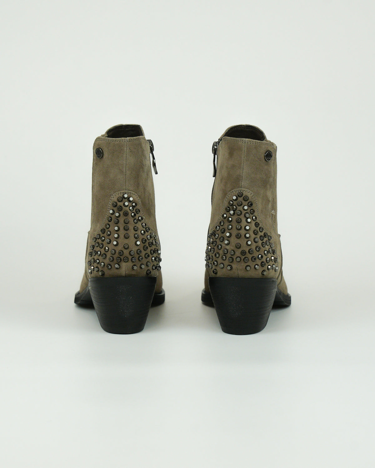 Stivaletto western in camoscio con borchie
