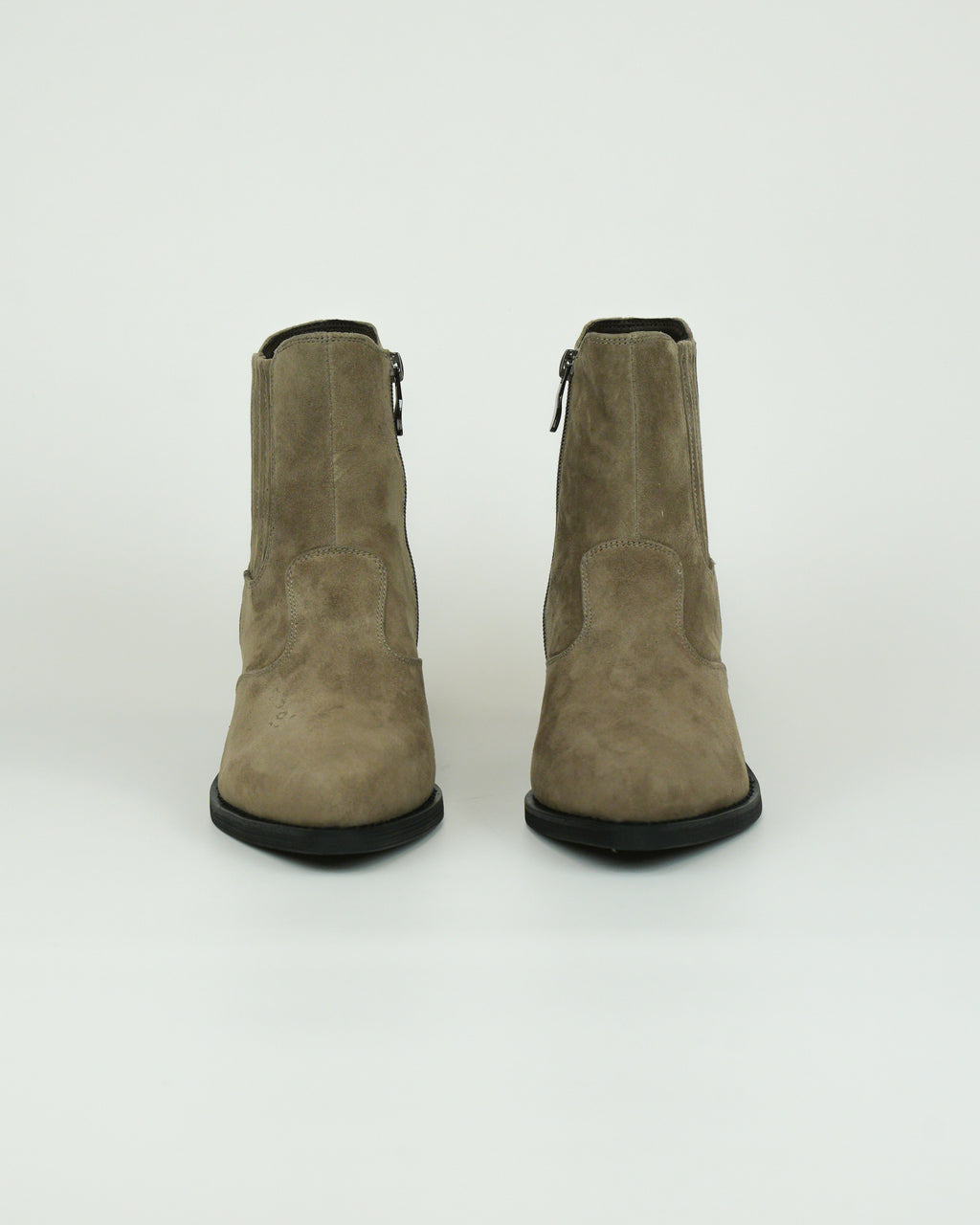 Stivaletto western in camoscio con borchie