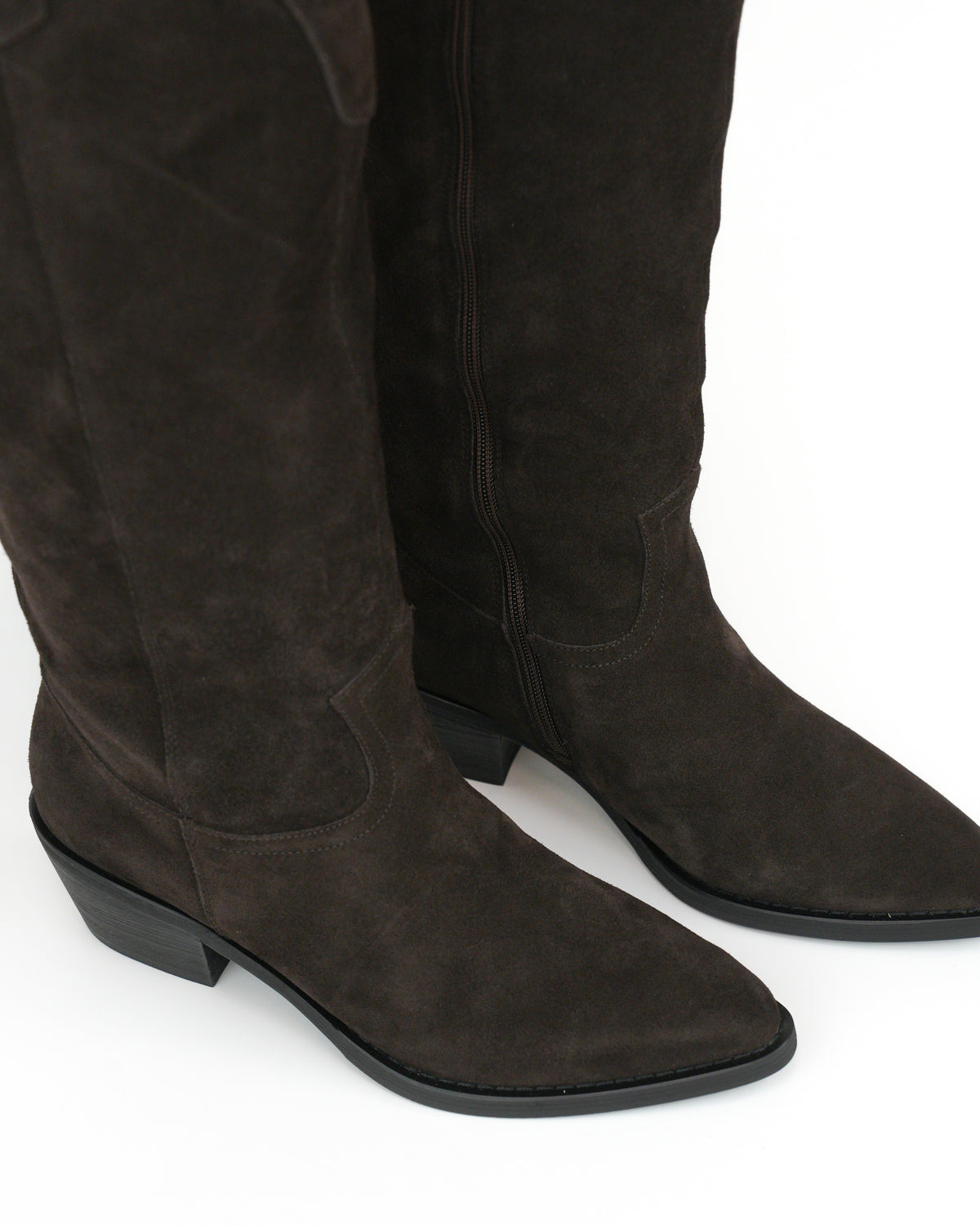 Stivale western in camoscio con tacco largo