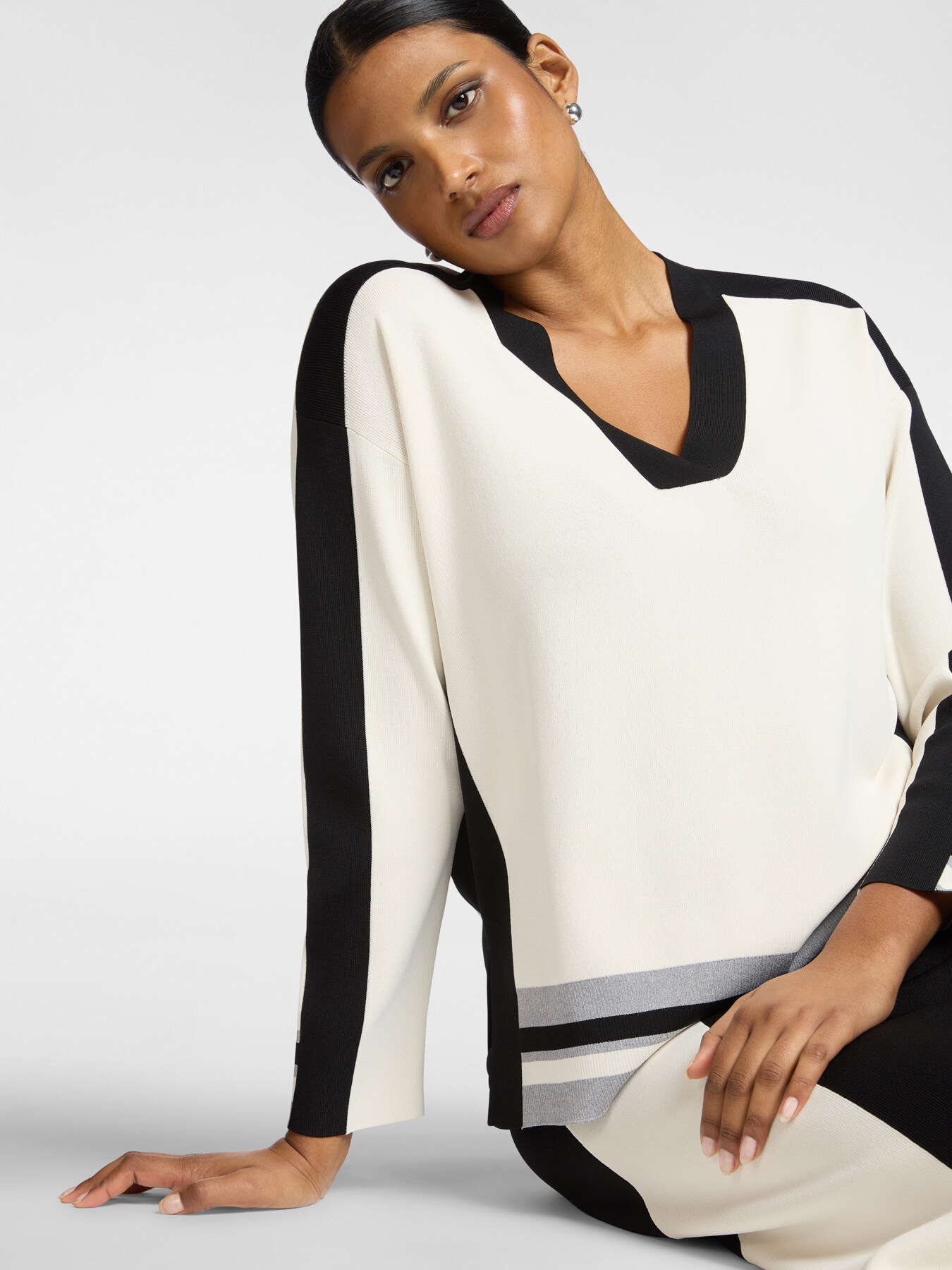 Maglia color block scollo a V
