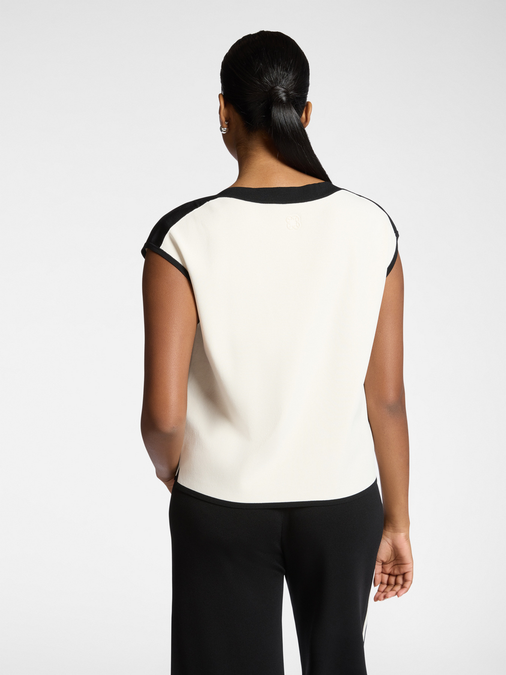 Maglia maniche corte con scollo barchetta