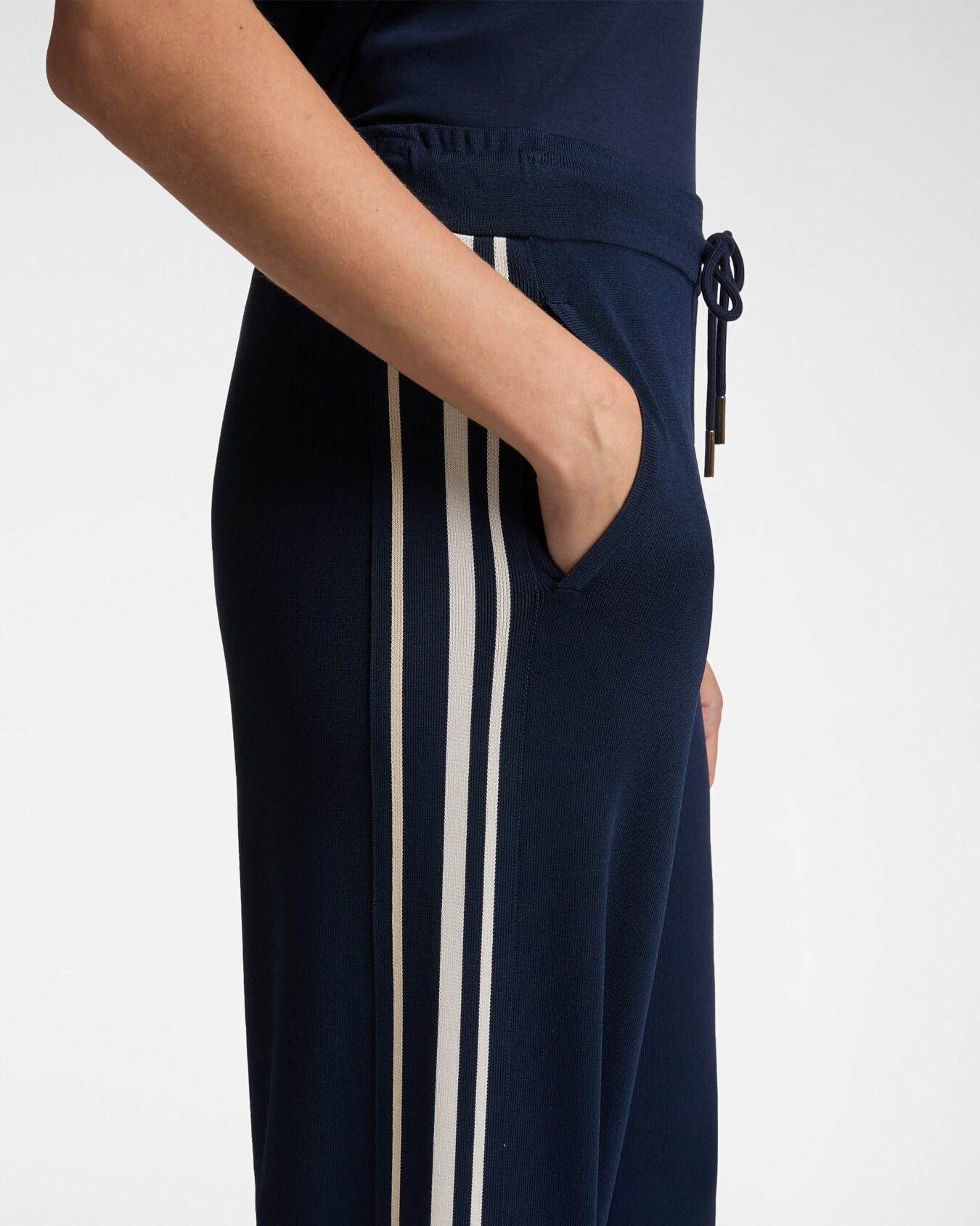 Pantaloni in maglia con bordi a righe