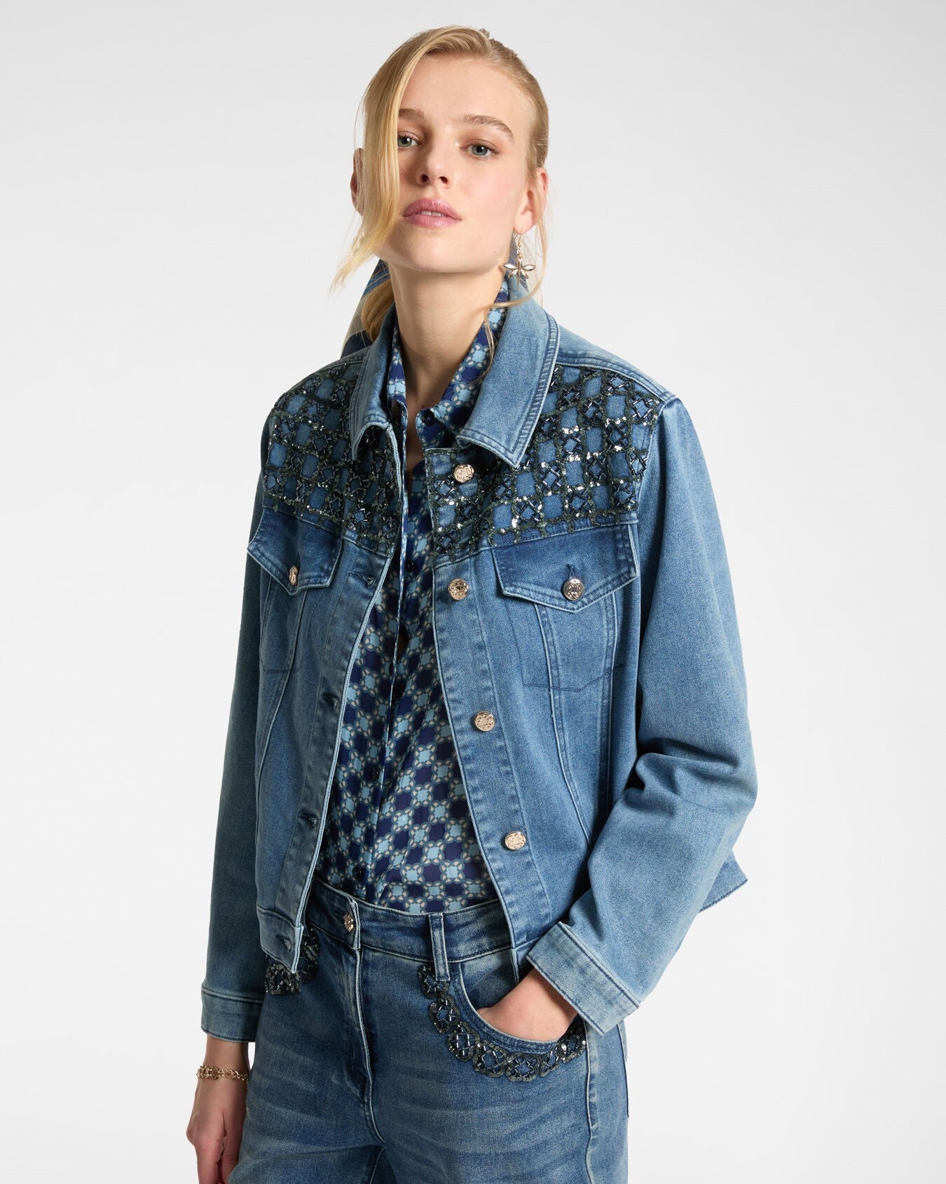 Giubbotto in denim ricamato