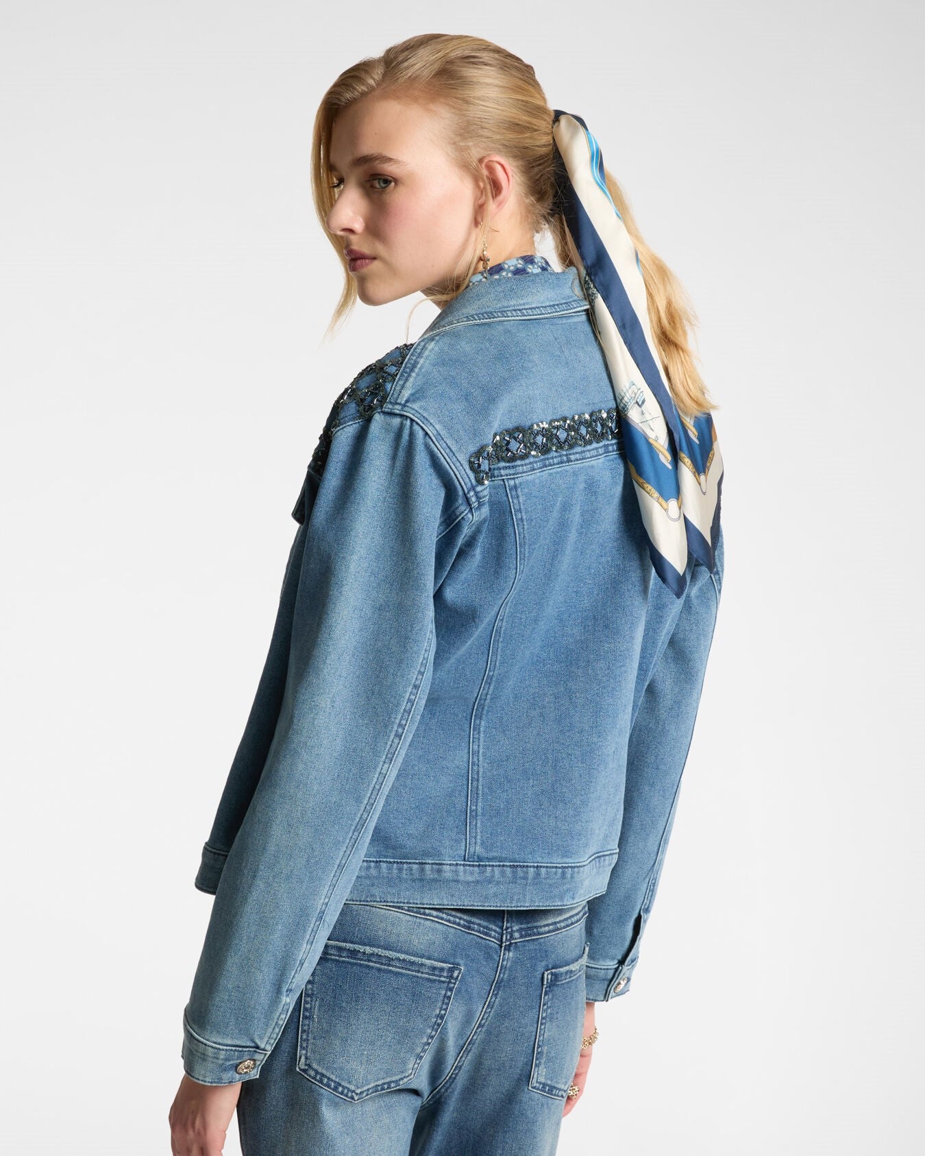 Giubbotto in denim ricamato