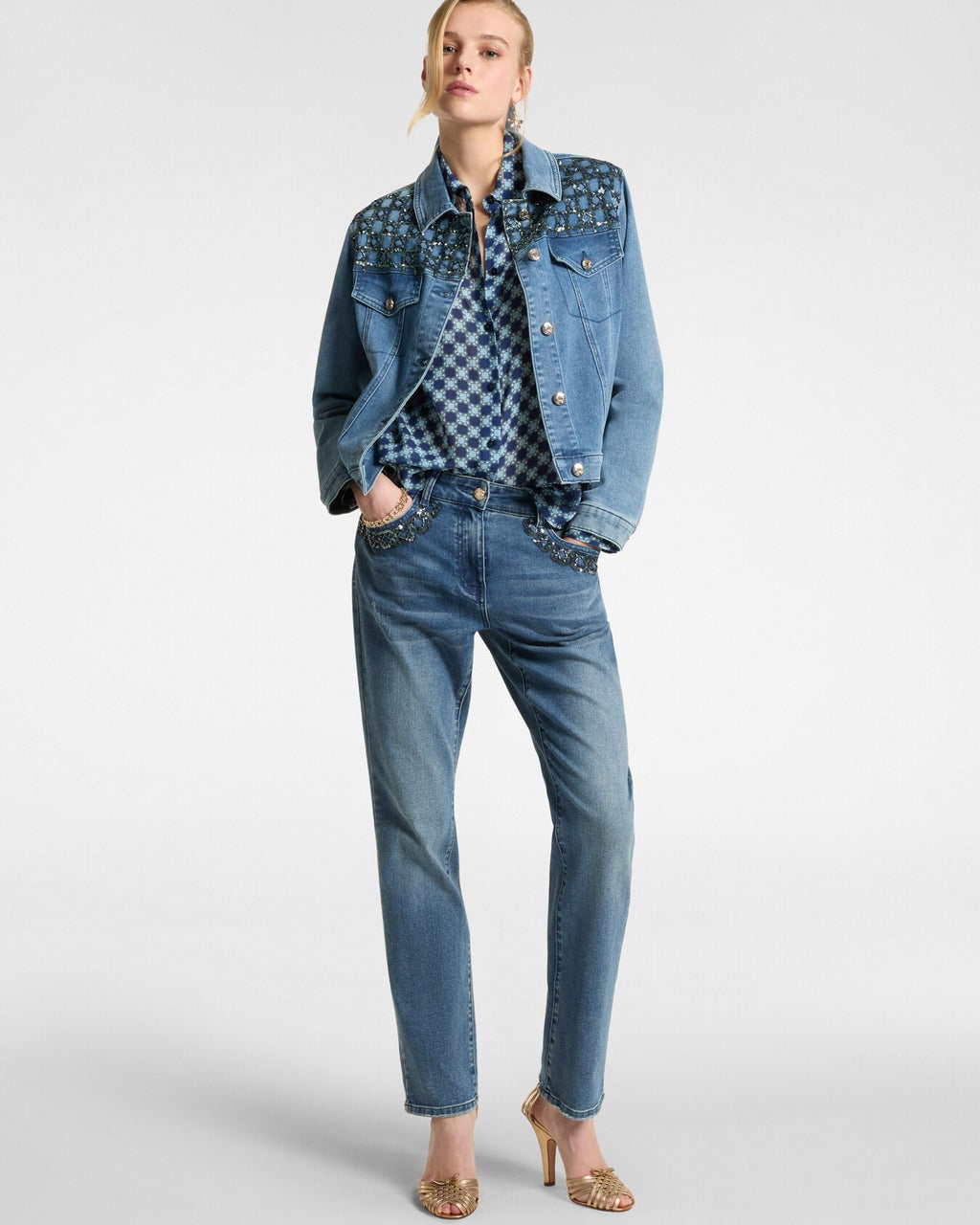 Giubbotto in denim ricamato