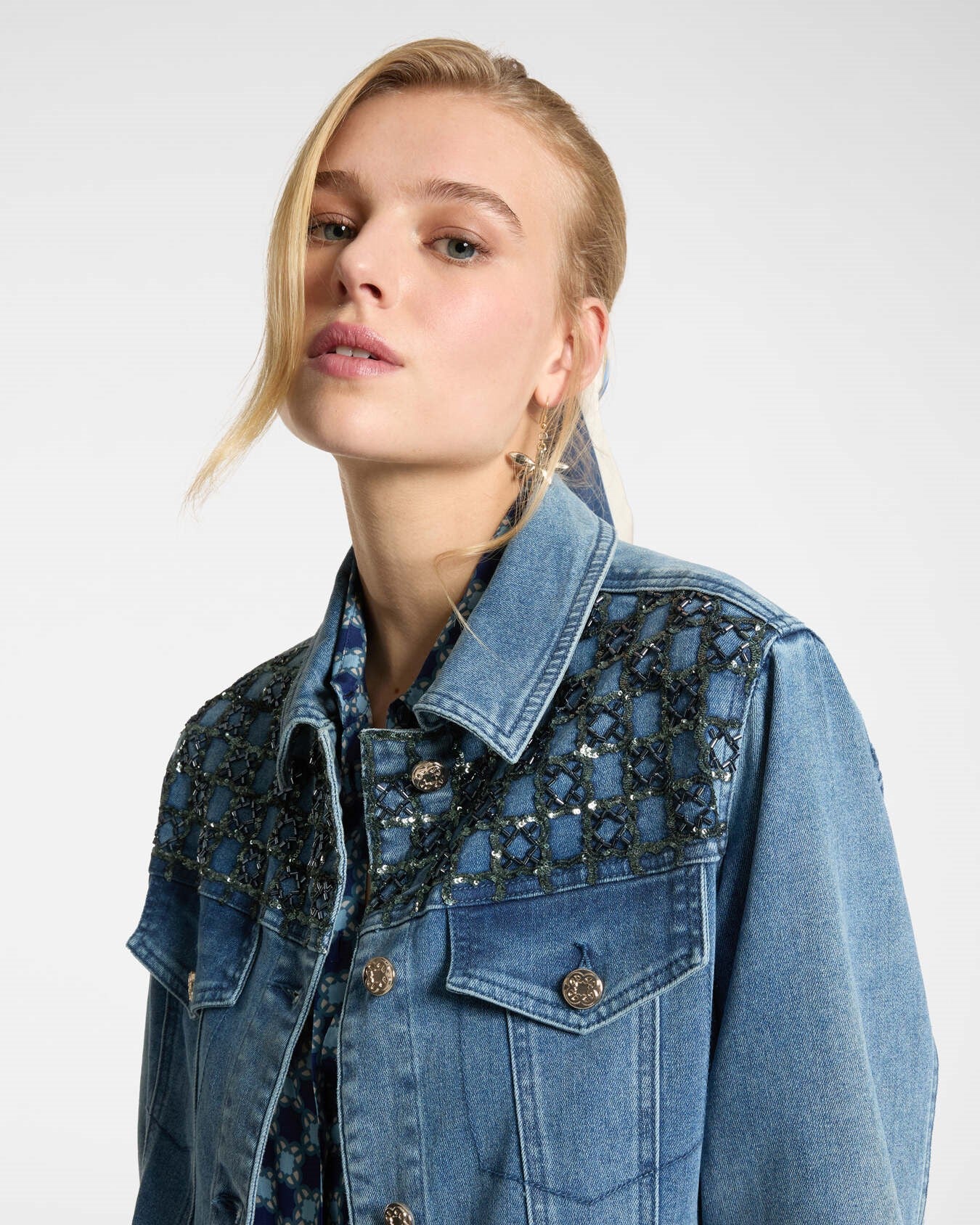 Giubbotto in denim ricamato
