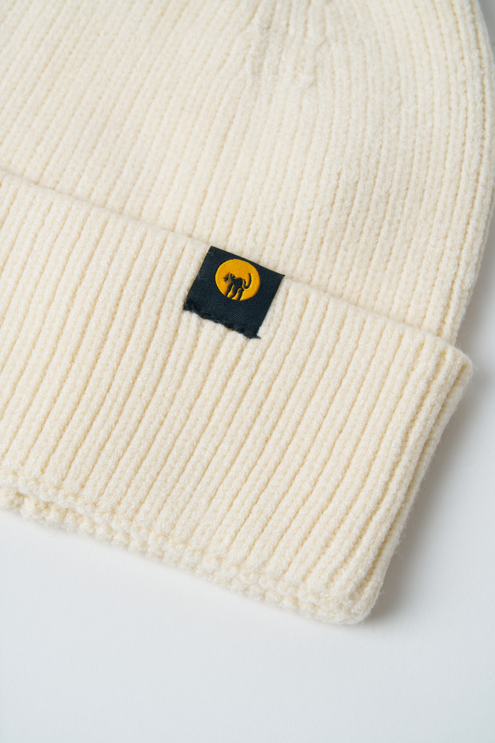 Cappellino in maglia con pompon Vega