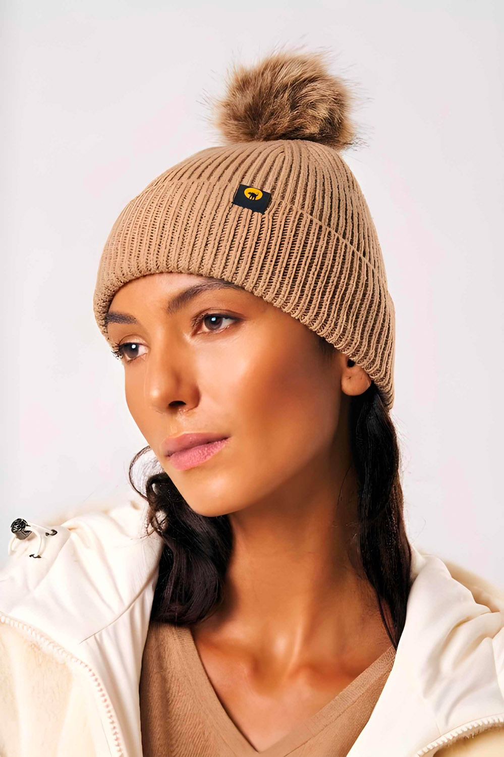 Cappellino in maglia con pompon Vega