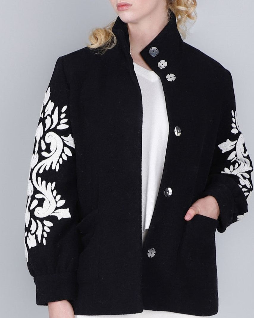 Cappotto corto maniche ricamate
