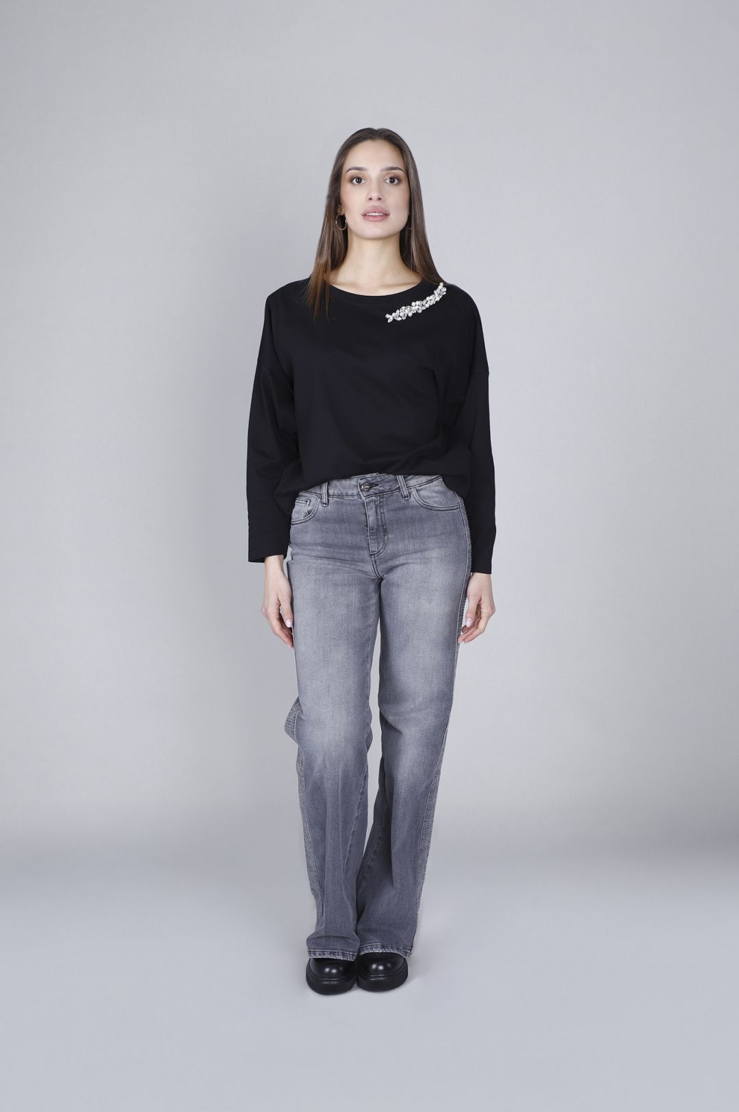 Jeans denim wide leg con strass ai fianchi