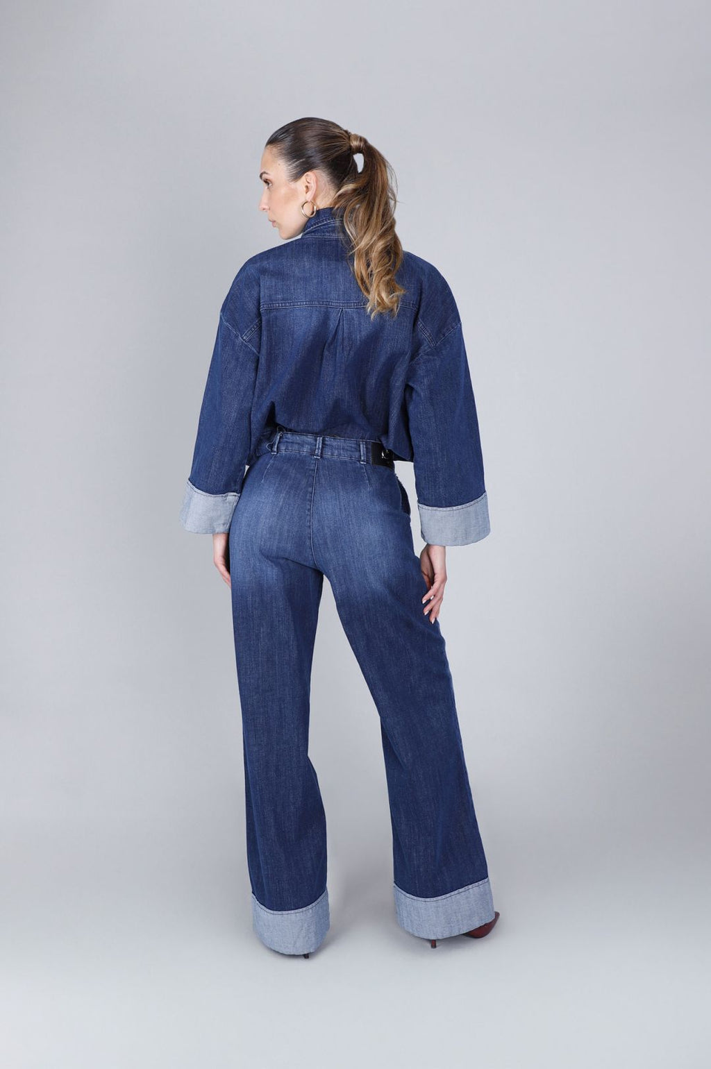 Jeans denim wide leg con strass davanti