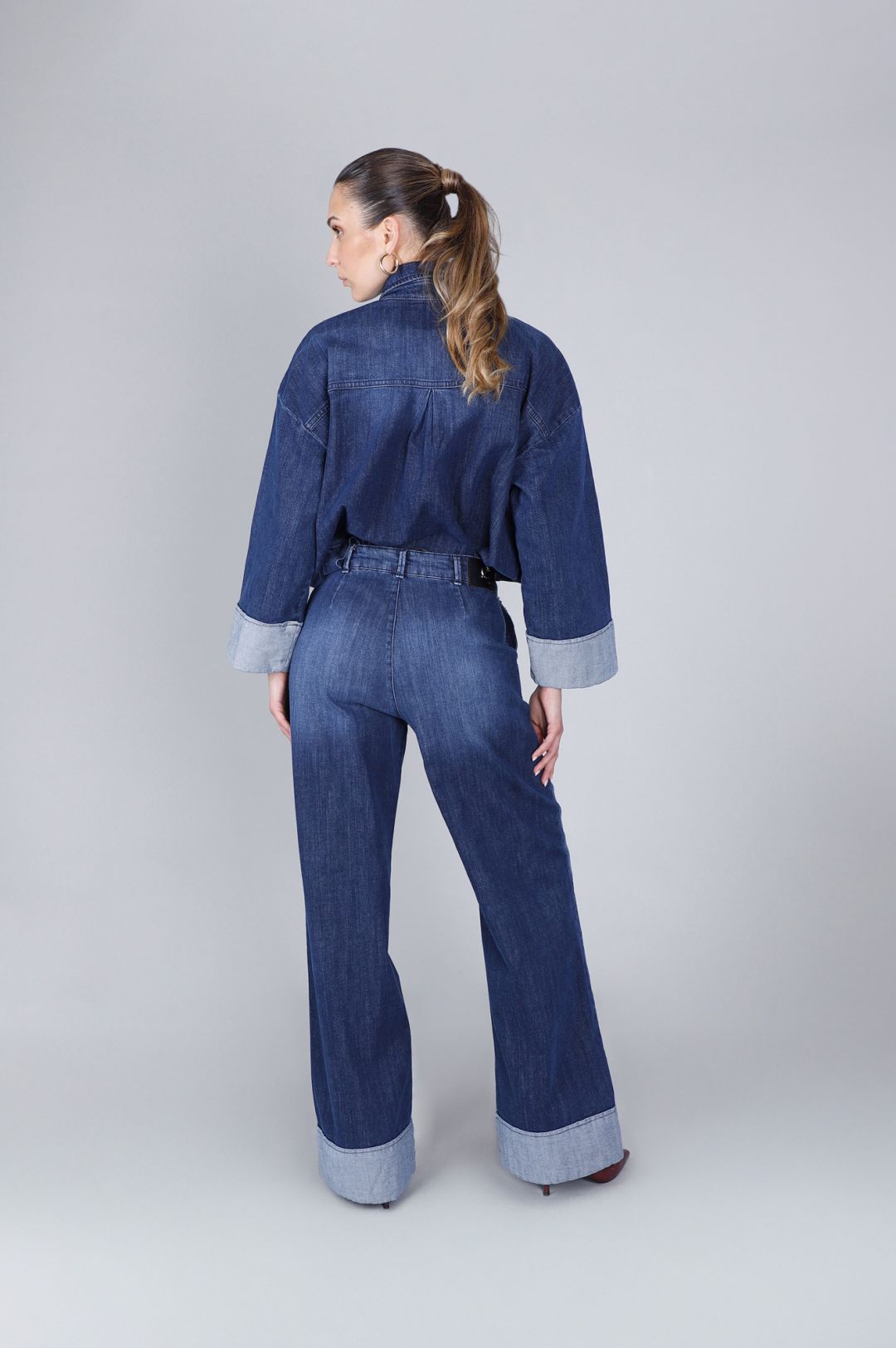 Jeans denim wide leg con strass davanti