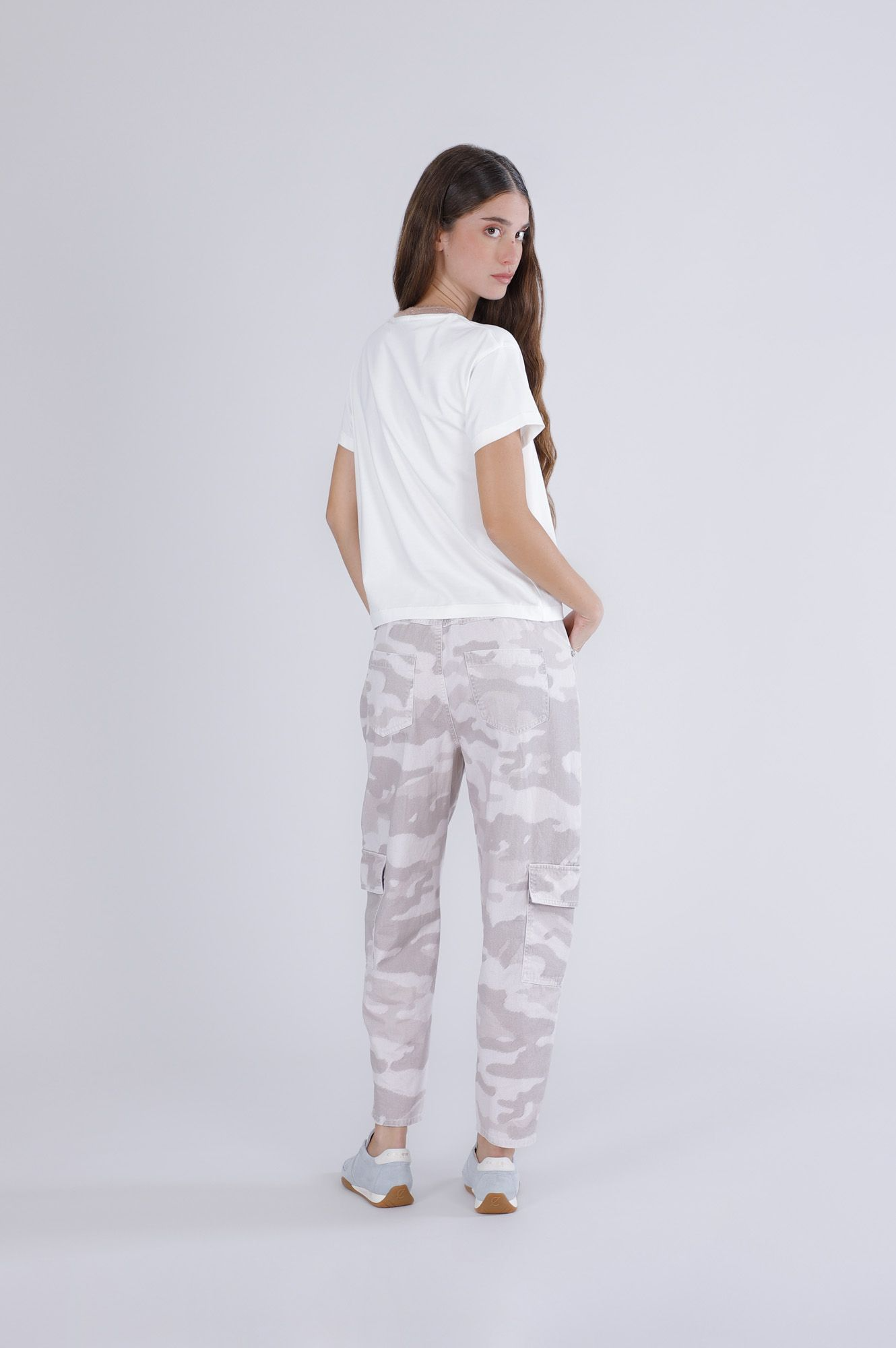 T-Shirt stampa volto con costina lurex allo scollo