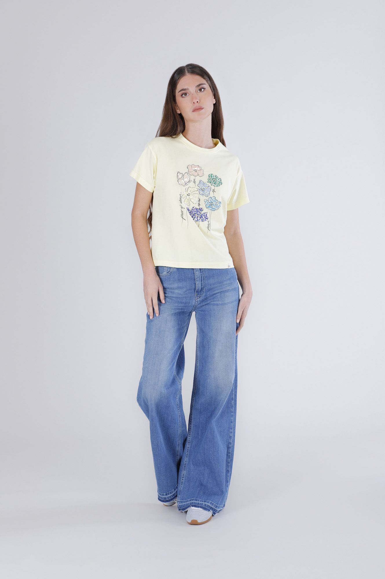 T-shirt con fiori di pailettes