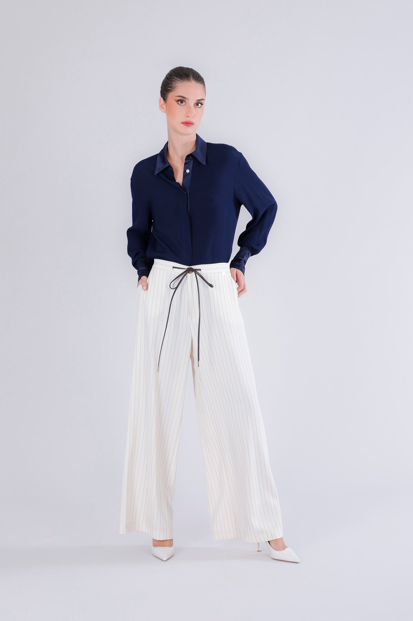 Pantalone gessato con cintura in vita