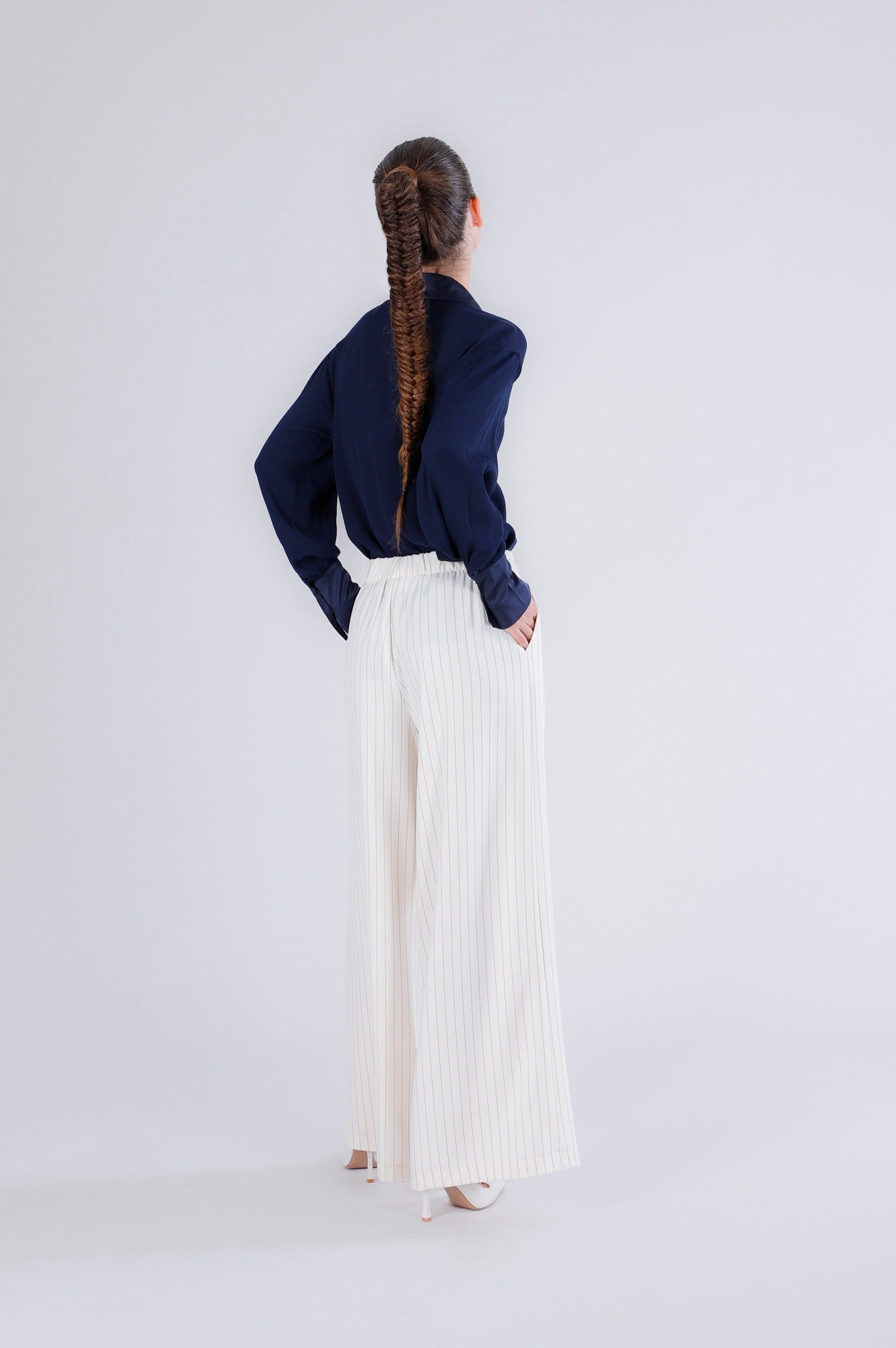 Pantalone gessato con cintura in vita