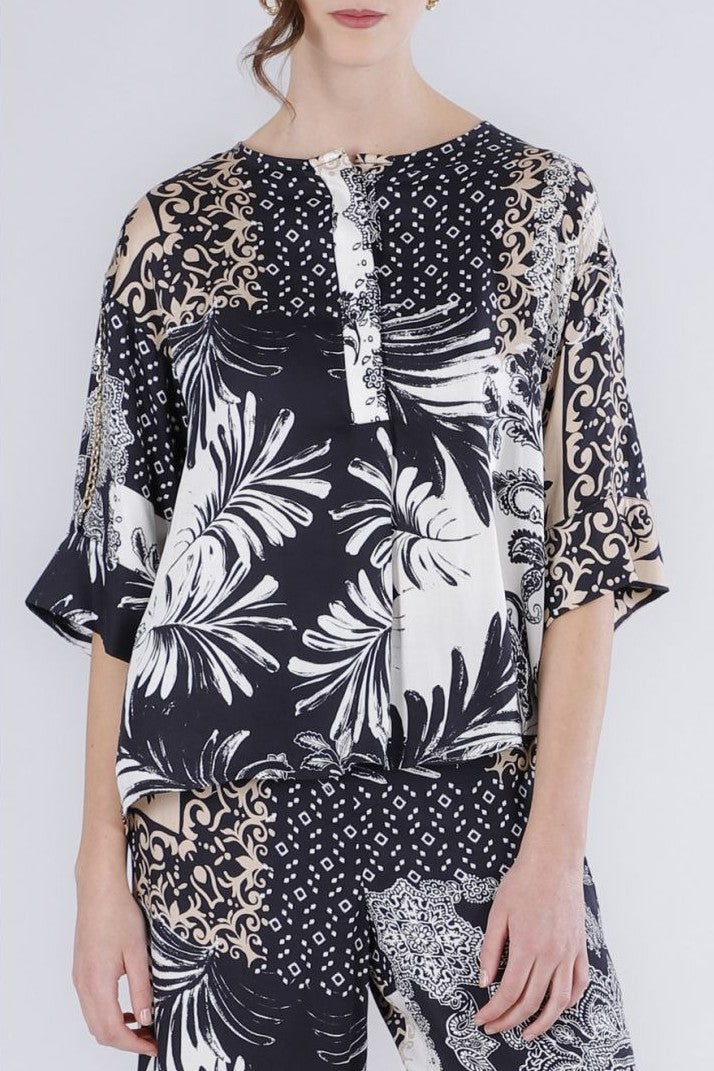 Blusa stampata con chain alle maniche