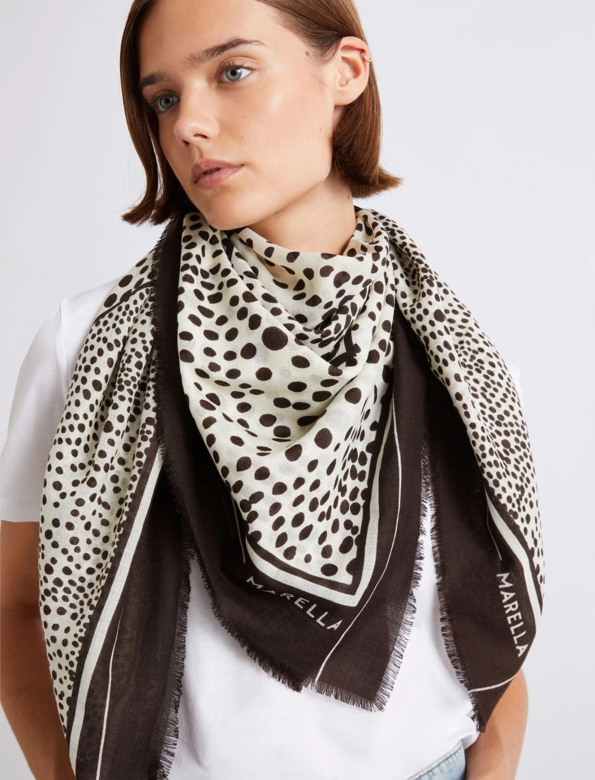 Scialle in lana con fantasia animalier Mlaerba