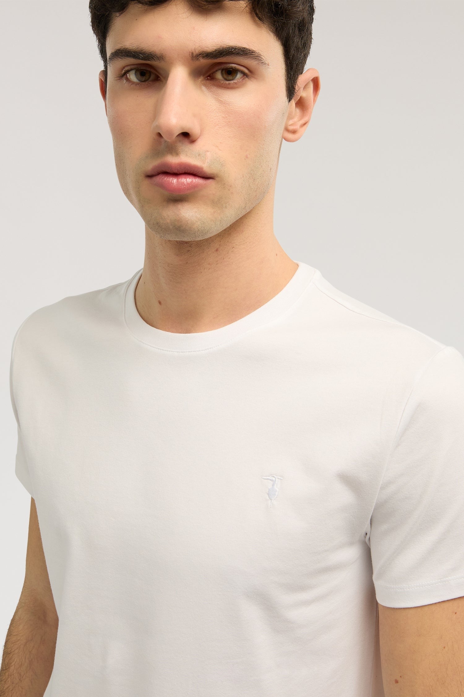 T-shirt slim fit in jersey stretch con ricamo