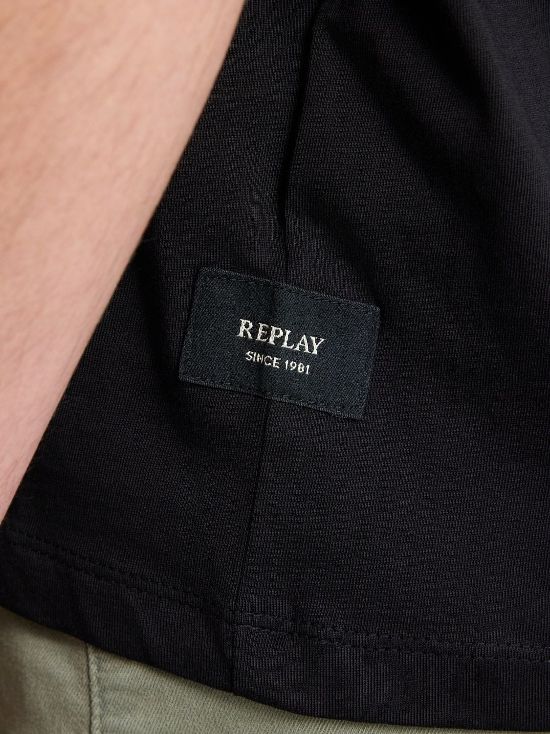 T-Shirt in jersey con lettering