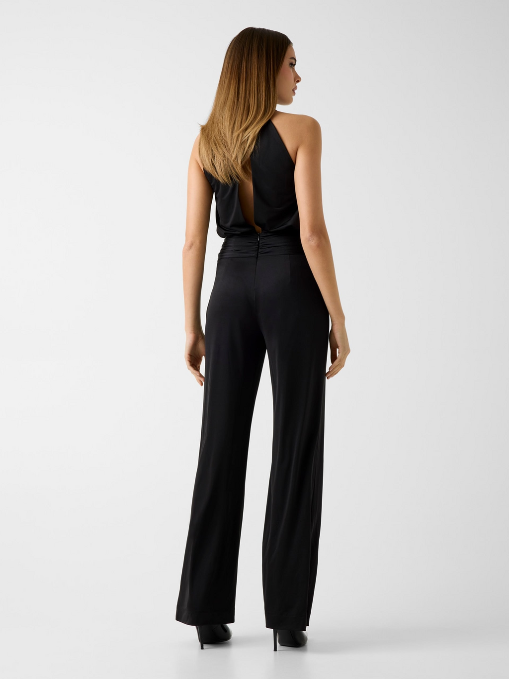 Tuta con collo halter